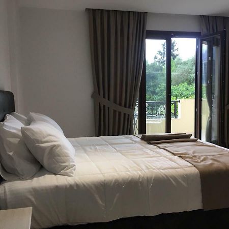 The Little Prince Luxury Suites Ипсос Екстериор снимка