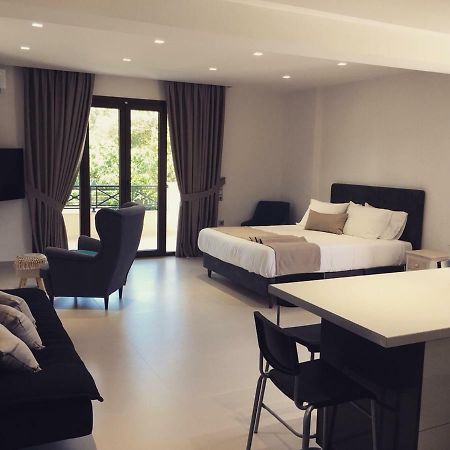The Little Prince Luxury Suites Ипсос Екстериор снимка
