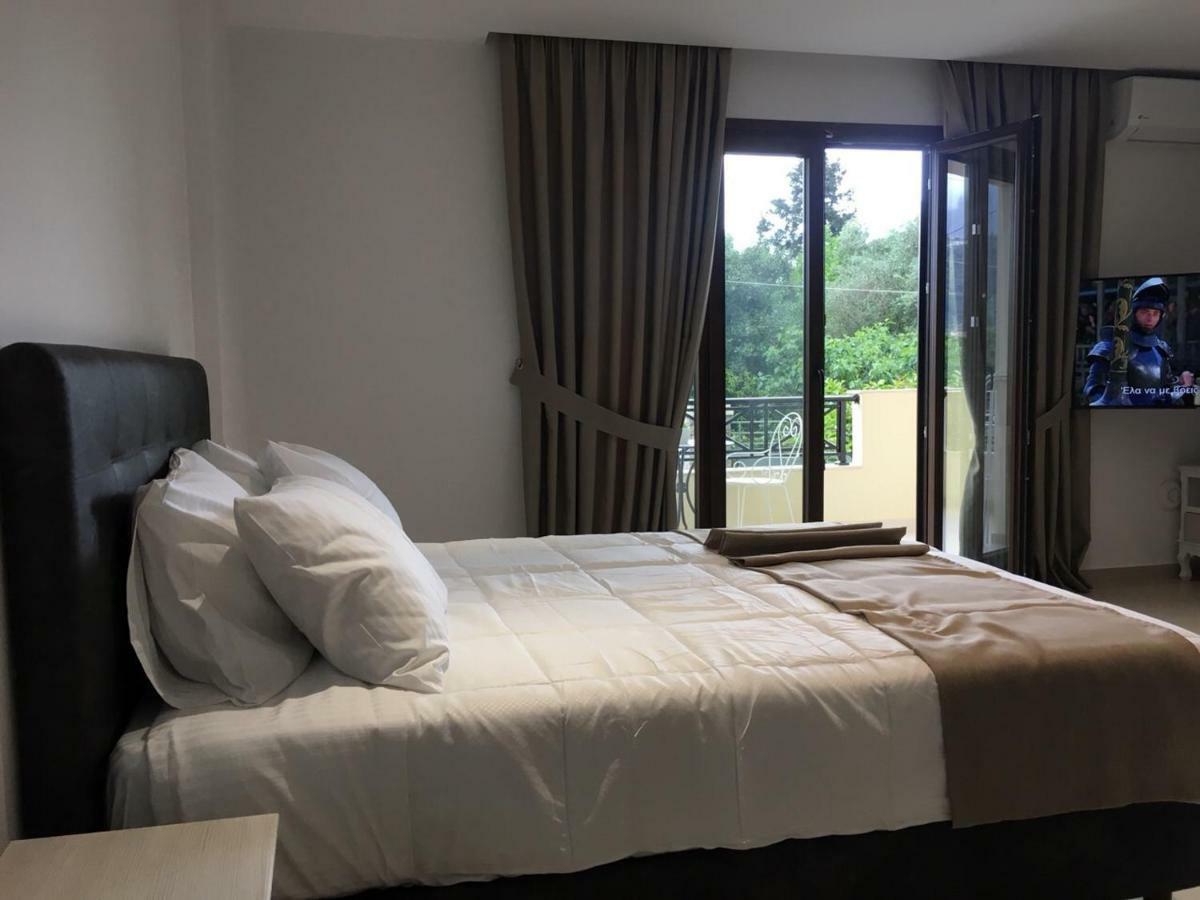 The Little Prince Luxury Suites Ипсос Екстериор снимка