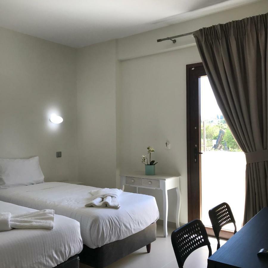 The Little Prince Luxury Suites Ипсос Екстериор снимка