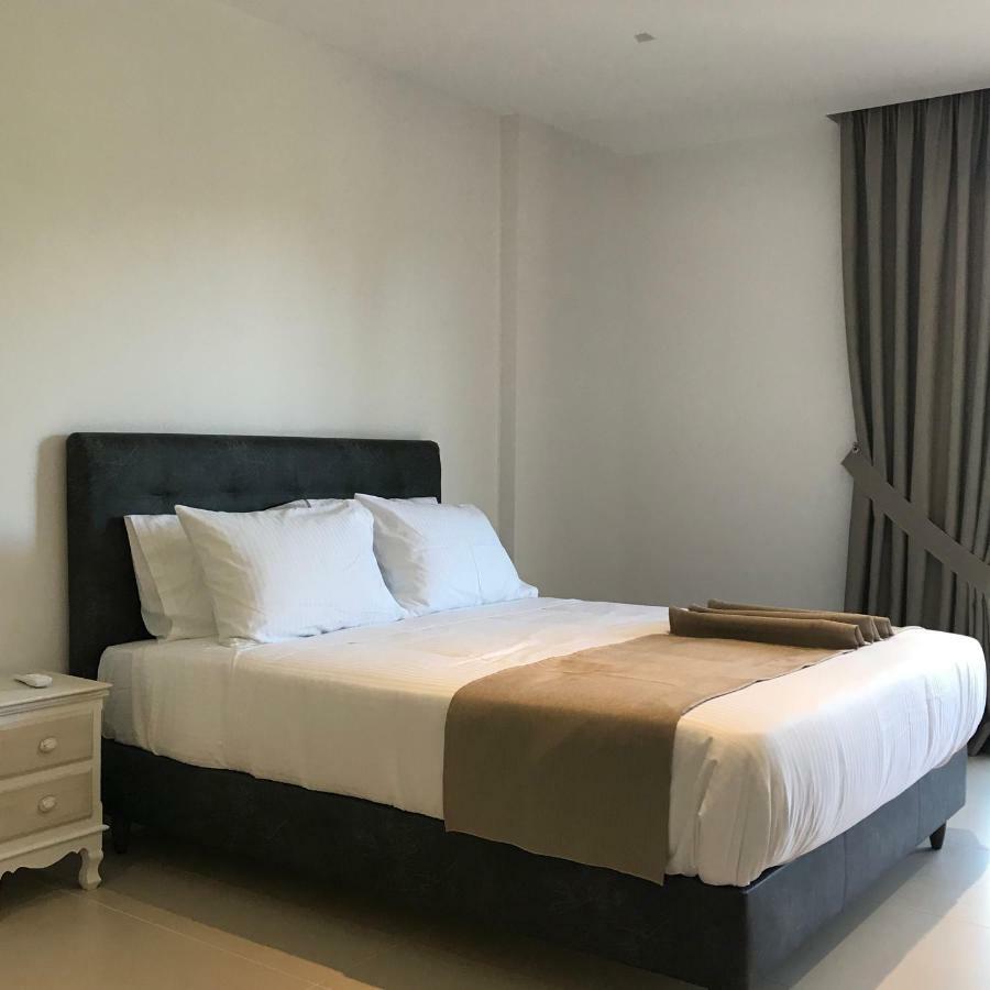 The Little Prince Luxury Suites Ипсос Екстериор снимка