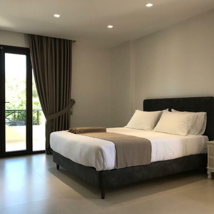 The Little Prince Luxury Suites Ипсос Екстериор снимка