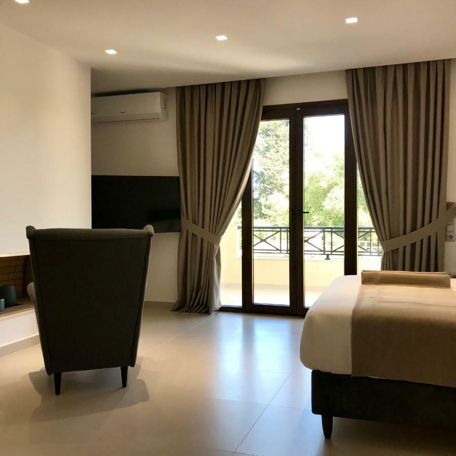 The Little Prince Luxury Suites Ипсос Екстериор снимка
