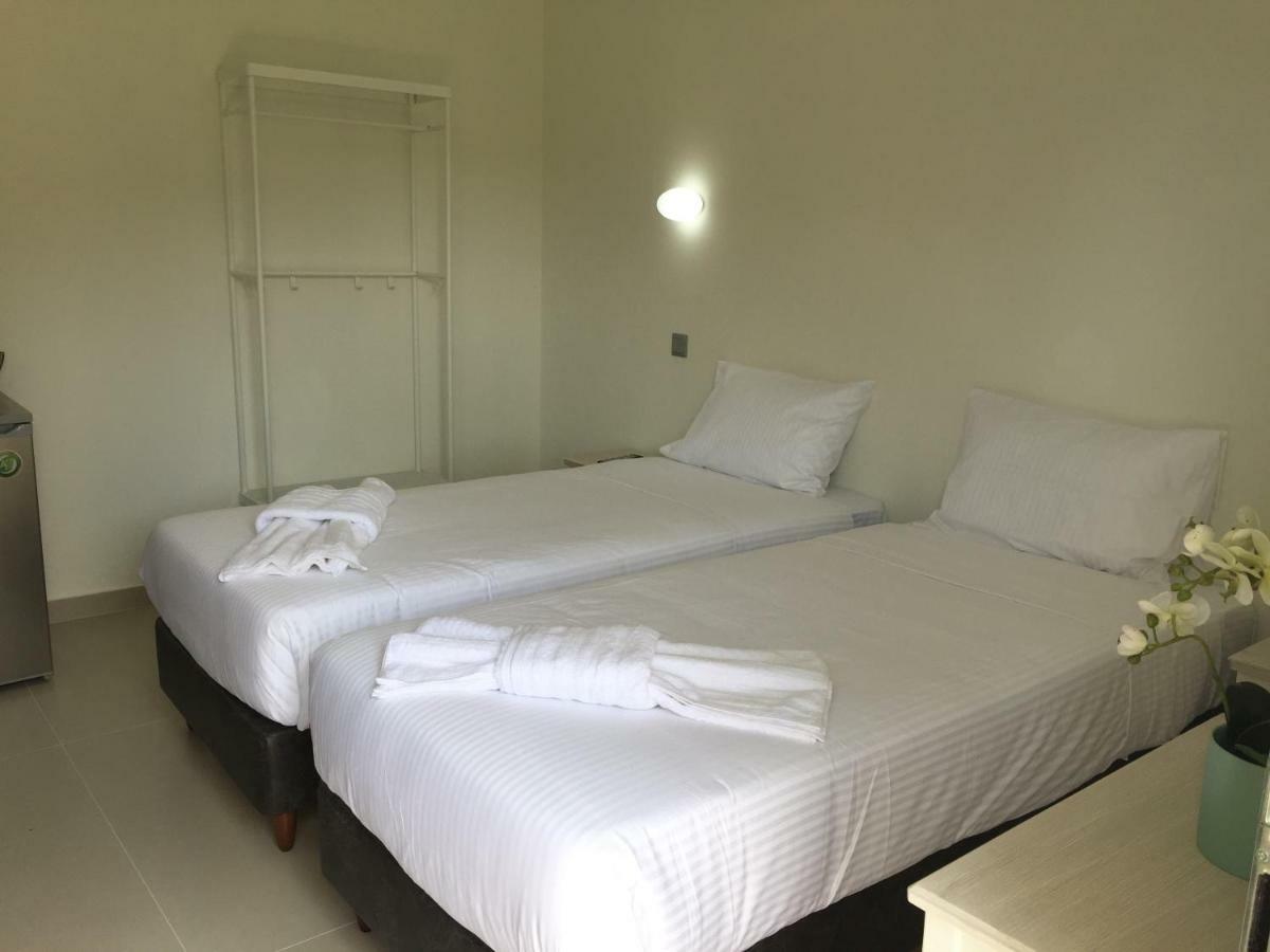 The Little Prince Luxury Suites Ипсос Екстериор снимка