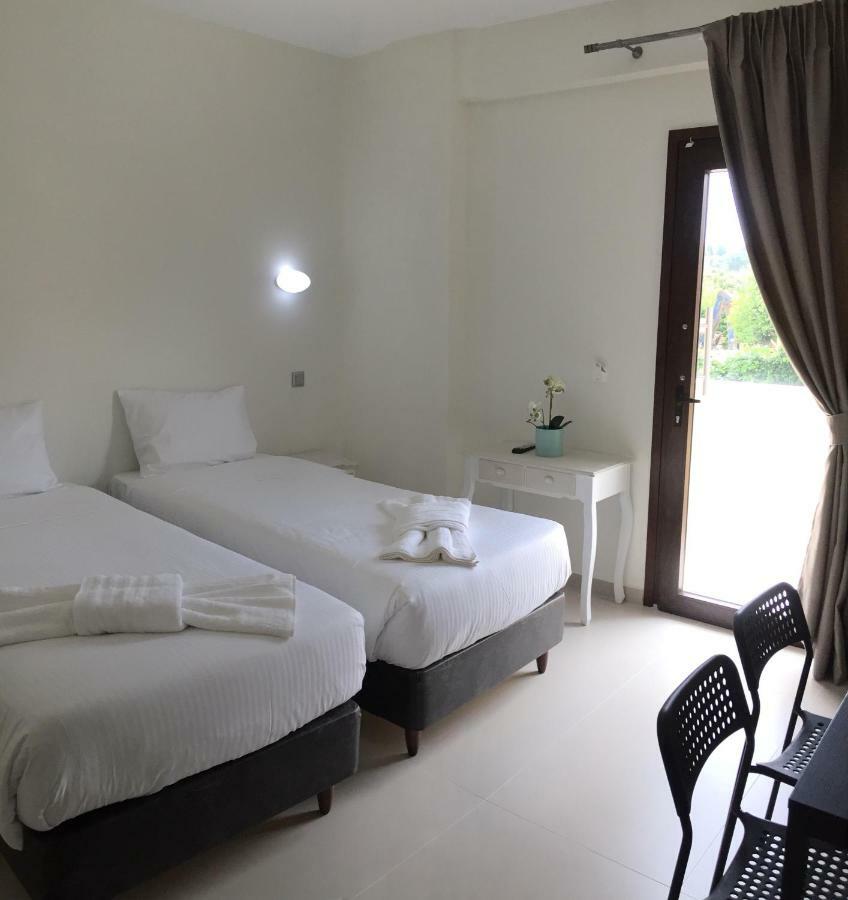 The Little Prince Luxury Suites Ипсос Екстериор снимка
